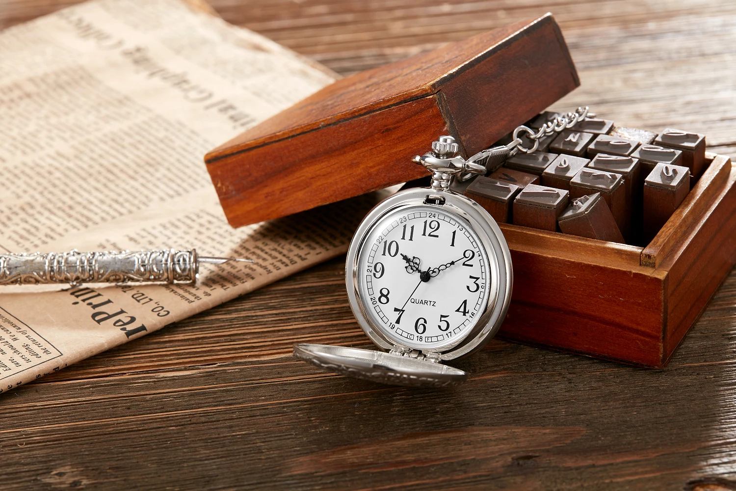 Vintage classic quartz pocket watch exquisite carved flip chain pendant men women pocket watches reloj
