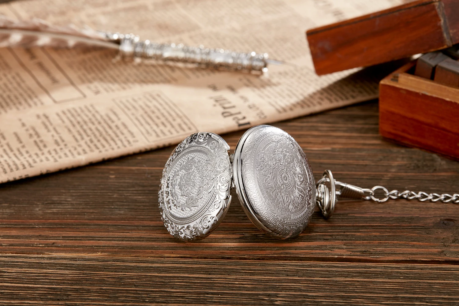 Vintage classic quartz pocket watch exquisite carved flip chain pendant men women pocket watches reloj