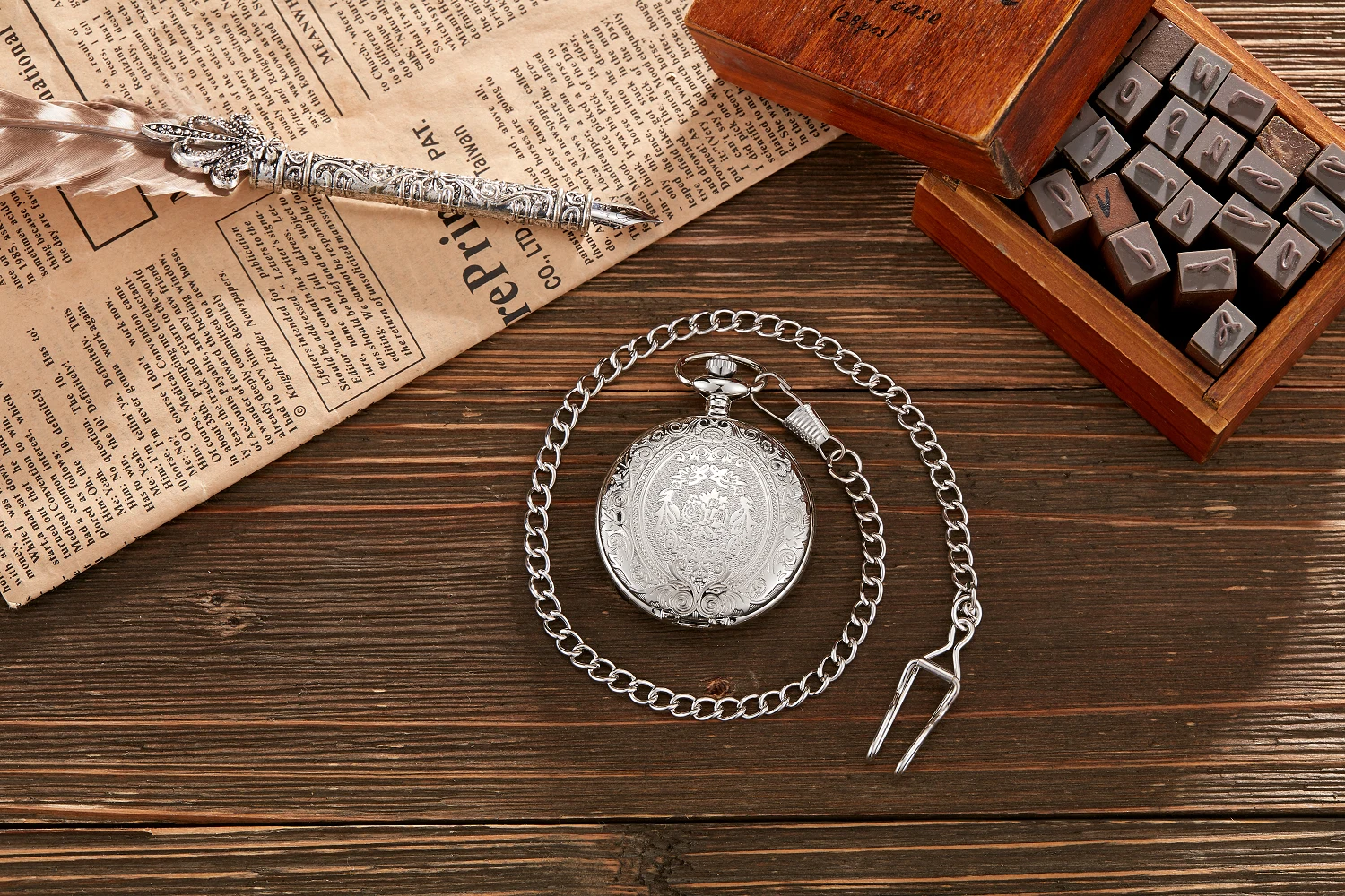 Vintage classic quartz pocket watch exquisite carved flip chain pendant men women pocket watches reloj