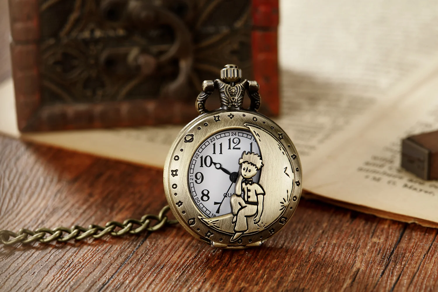 Classic Hollow out Pocket Watch Bronze Moon Man/Triangle/Love/Constellation Commemorative Pocket Watch 2023