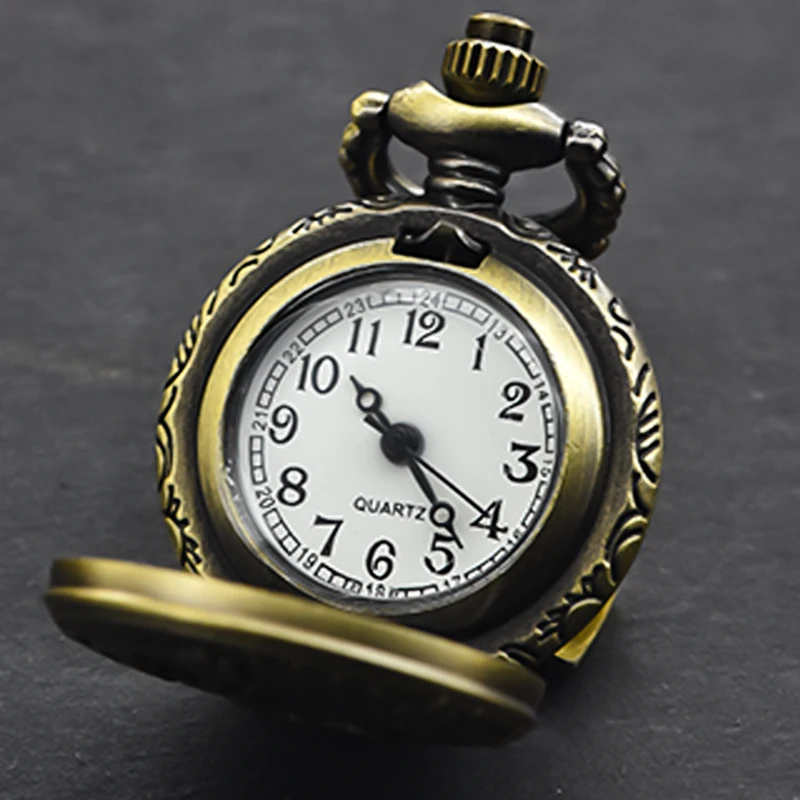 Small Vintage Bronze Steampunk Steed Carved Trumpet Quartz Pocket Watch Necklace Pendant Clock Chain Men Women Chain Gift