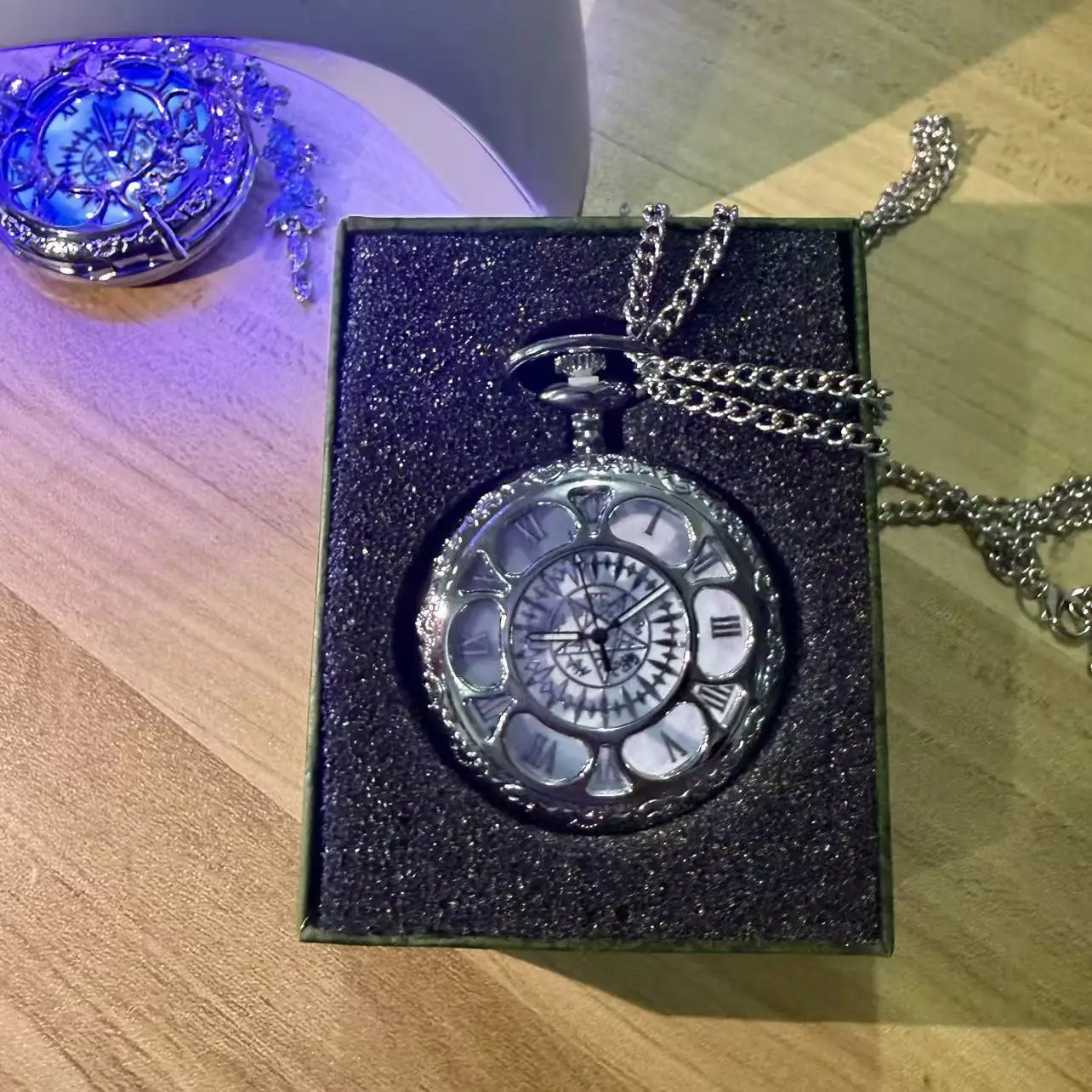 Pocket Watch,Butterfly Rose Crystal Decoration Pocket Watch,Fashionable Pocket Watch,For Classmates/Friends/Family Linked Watch