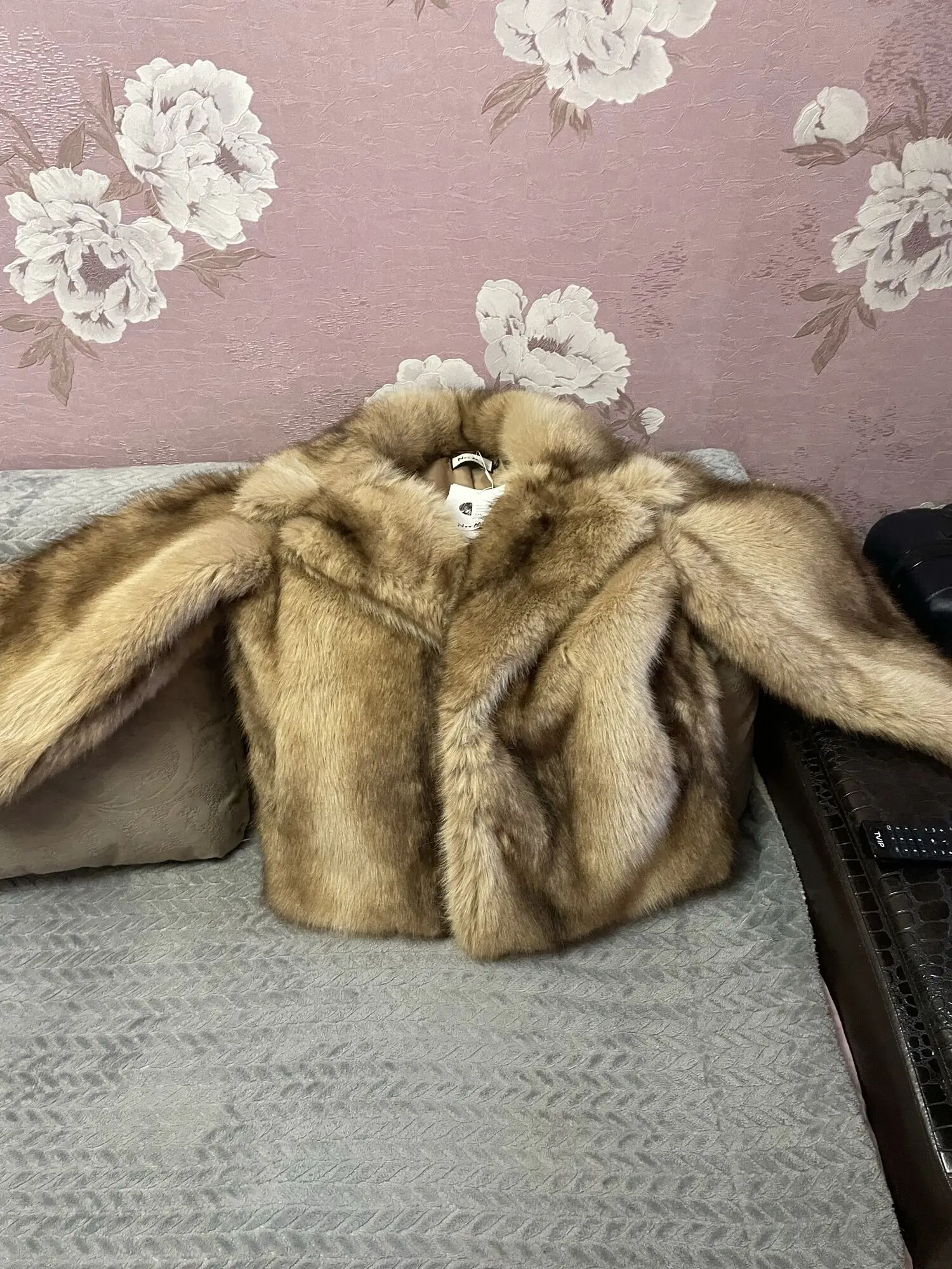 PUAL Luxury Brand Fashion Women Yellow Striped Faux Fur Jacket Coat Chic Girls 2025 Winter Oversized Warm Outerwear Overcoat