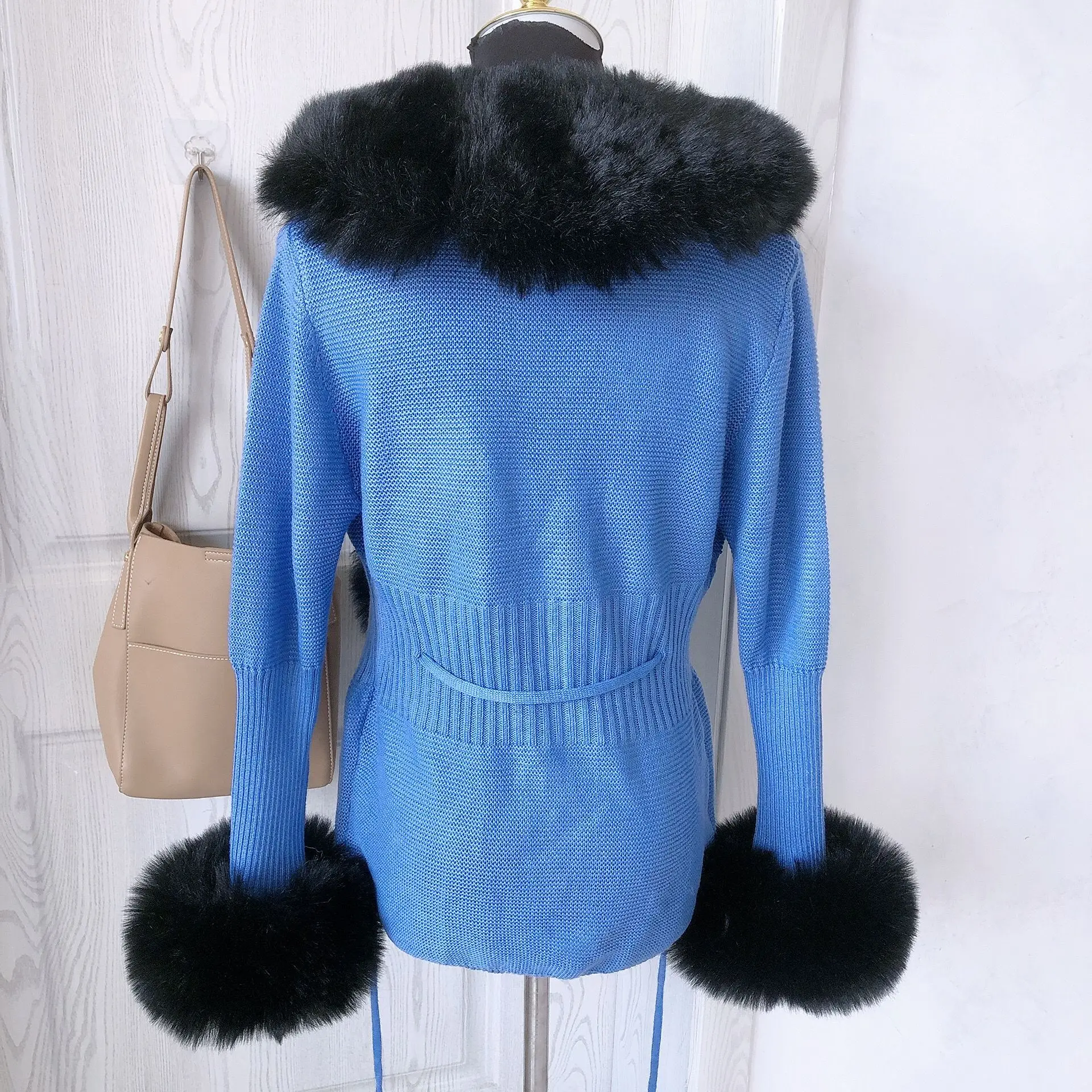 Women's Cropped Sweater Cardigan Spring Autumn Hot Sale Faux Fur Knit Sweater Cardigan with Faux Fox Fur Coat Collar Ladies