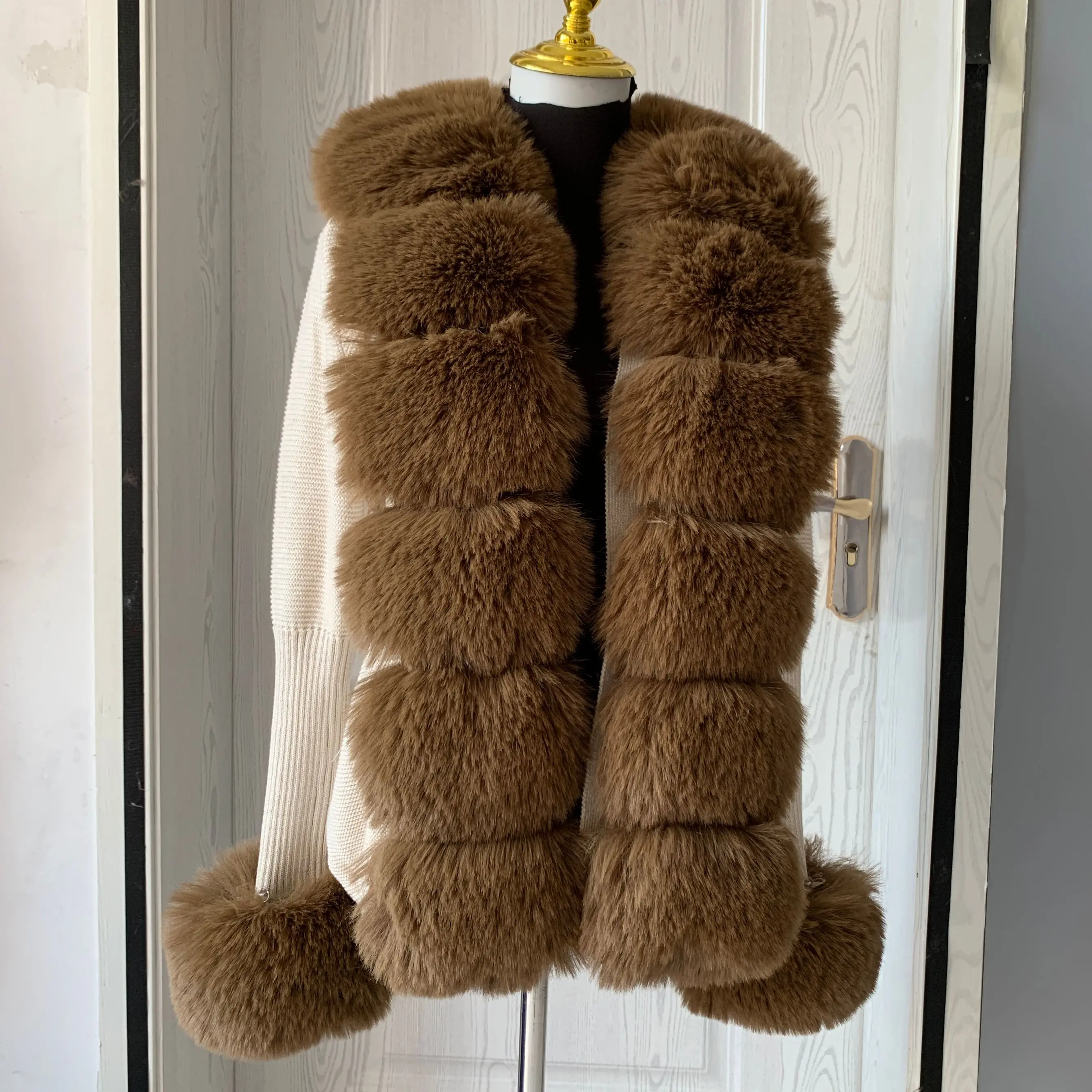Women's Cropped Sweater Cardigan Spring Autumn Hot Sale Faux Fur Knit Sweater Cardigan with Faux Fox Fur Coat Collar Ladies