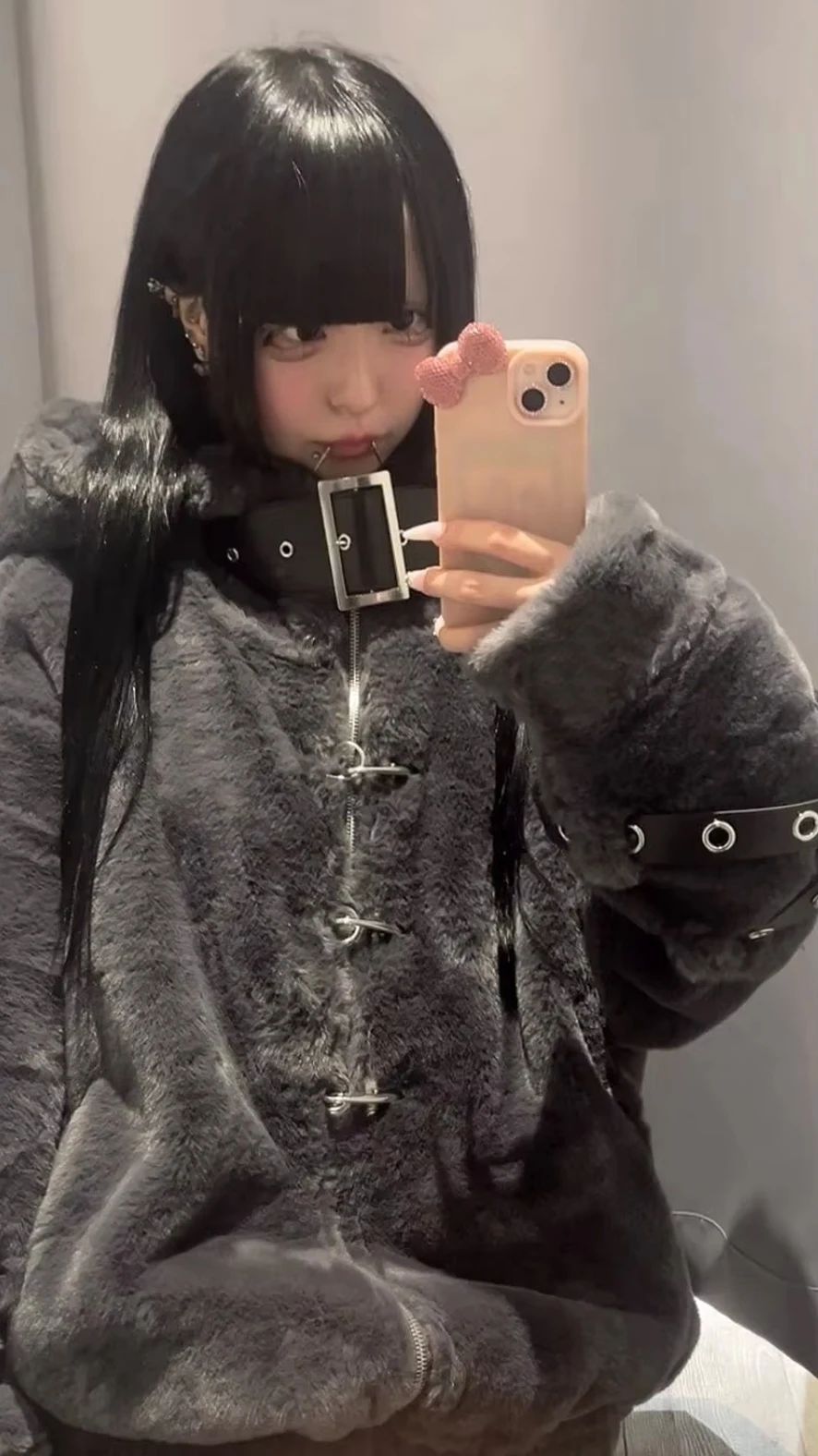 Lautaro Autumn Winter Thick Warm Faux Fur Coat Women with Hood Zipper Luxury Japanese Style Punk Harajuku Fluffy Jacket 2026