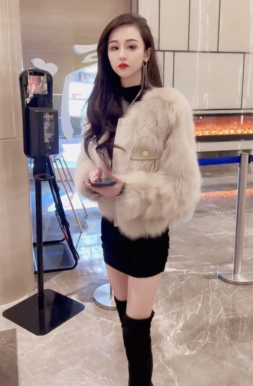 2026 Autumn Winter New Short Imitation Fox Fur Small Fragrant Fur Coat Women's Fashion Warm Single Breasted Round Neck Coats Top