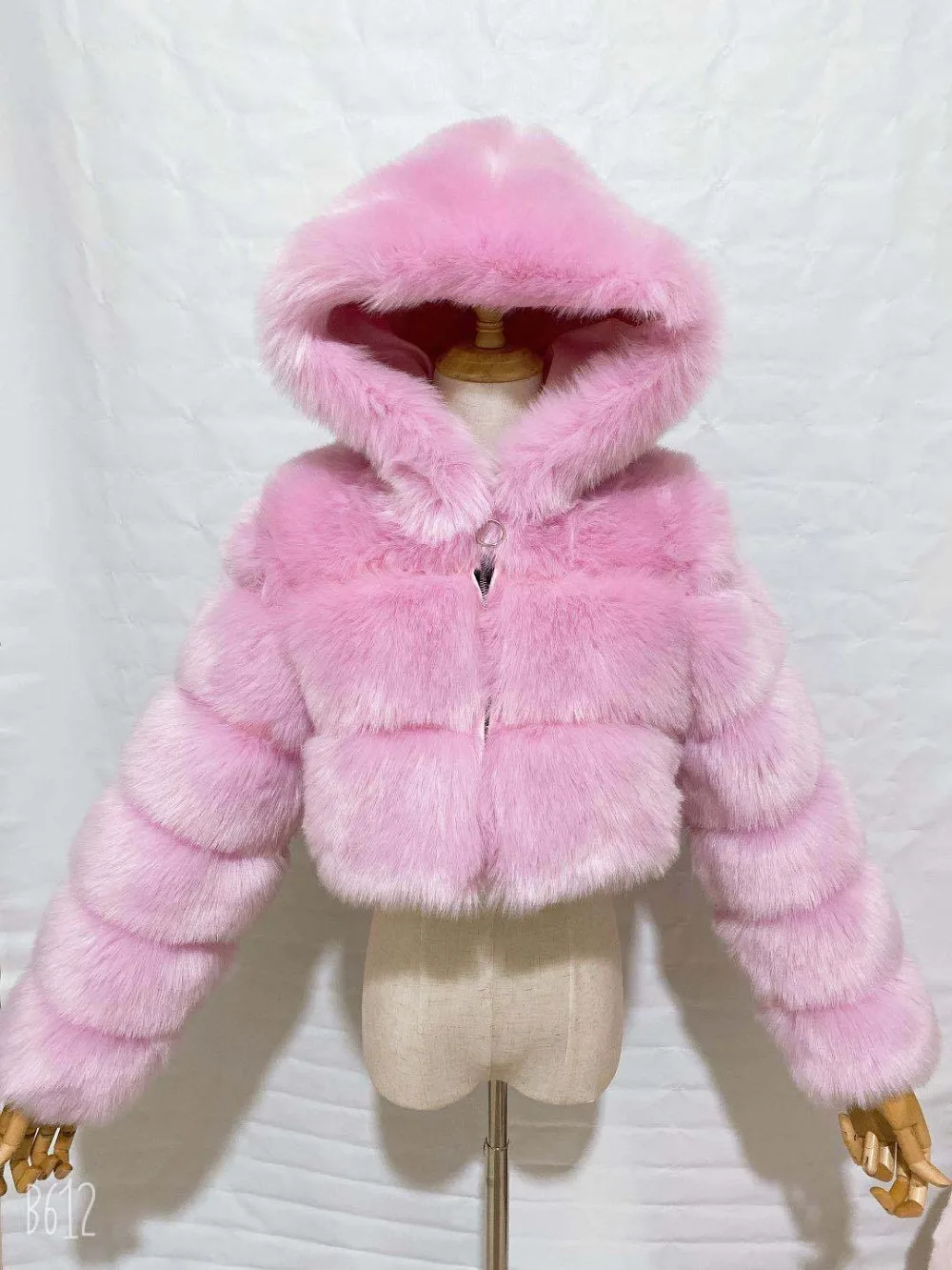 High Quality Furry Cropped Faux Fur Coats and Jackets Women Fluffy Top Coat with Hooded Winter Fur Jacket Manteau Femme