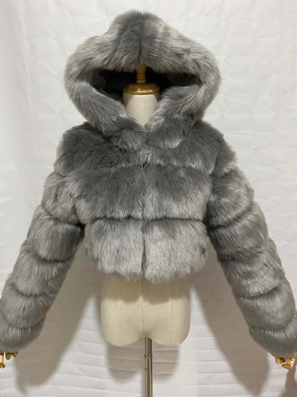 High Quality Furry Cropped Faux Fur Coats and Jackets Women Fluffy Top Coat with Hooded Winter Fur Jacket Manteau Femme