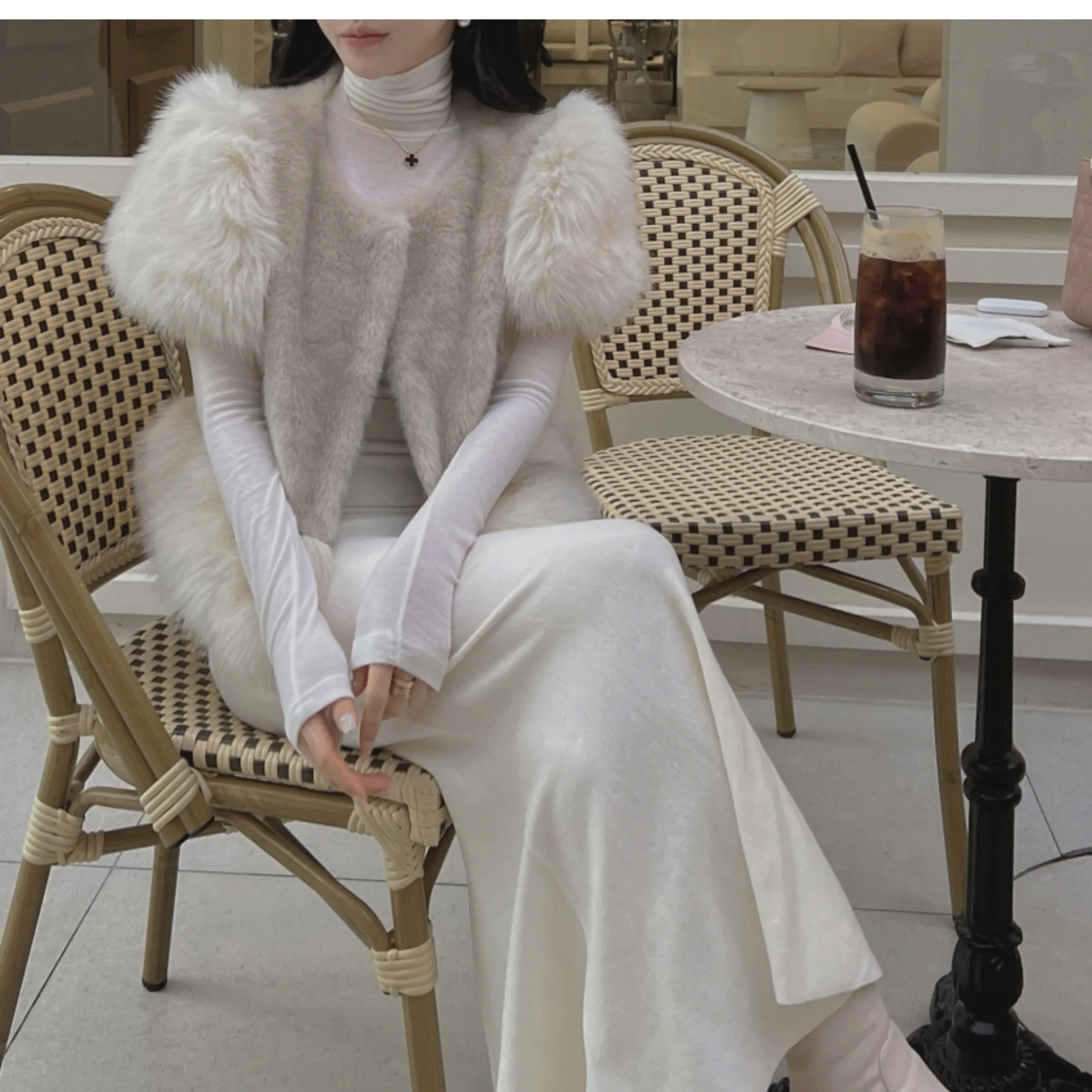 South korea Dongdaemun Autumn and Winter New Retro Sweet Fur Fur Vest Patchwork Heavy Industry Imitation Fox Fur Outerwear Women