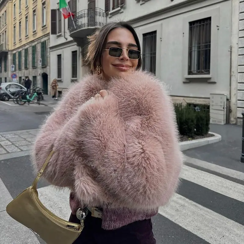 Iconic Street Fashion Week Luxury Brand Gardient Cropped Faux Fur Coat Women Winter 2024 Hot Cool Girls Fluffy Short Fur Jacket
