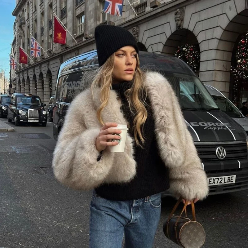 Iconic Street Fashion Week Luxury Brand Gardient Cropped Faux Fur Coat Women Winter 2024 Hot Cool Girls Fluffy Short Fur Jacket