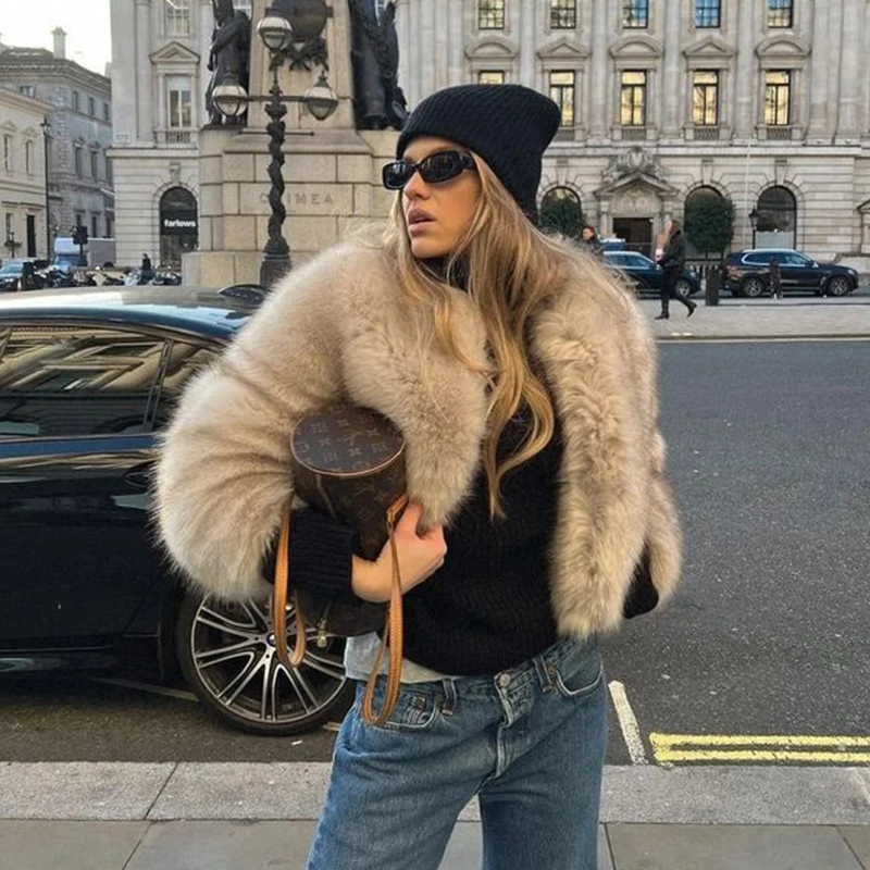 Iconic Street Fashion Week Luxury Brand Gardient Cropped Faux Fur Coat Women Winter 2024 Hot Cool Girls Fluffy Short Fur Jacket