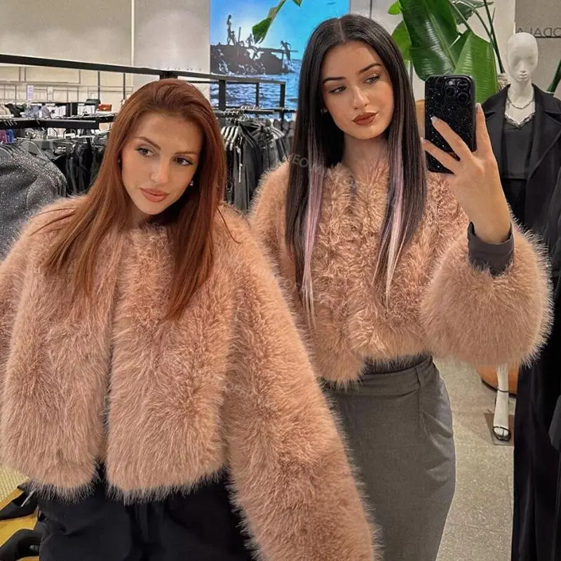 Iconic Street Fashion Week Luxury Brand Gardient Cropped Faux Fur Coat Women Winter 2024 Hot Cool Girls Fluffy Short Fur Jacket