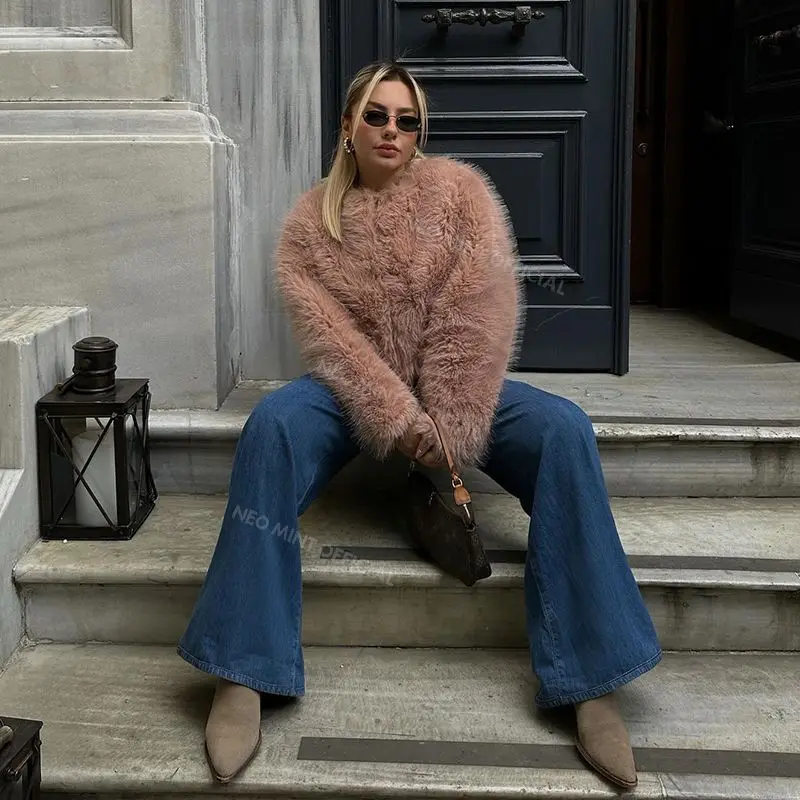 Iconic Street Fashion Week Luxury Brand Gardient Cropped Faux Fur Coat Women Winter 2024 Hot Cool Girls Fluffy Short Fur Jacket