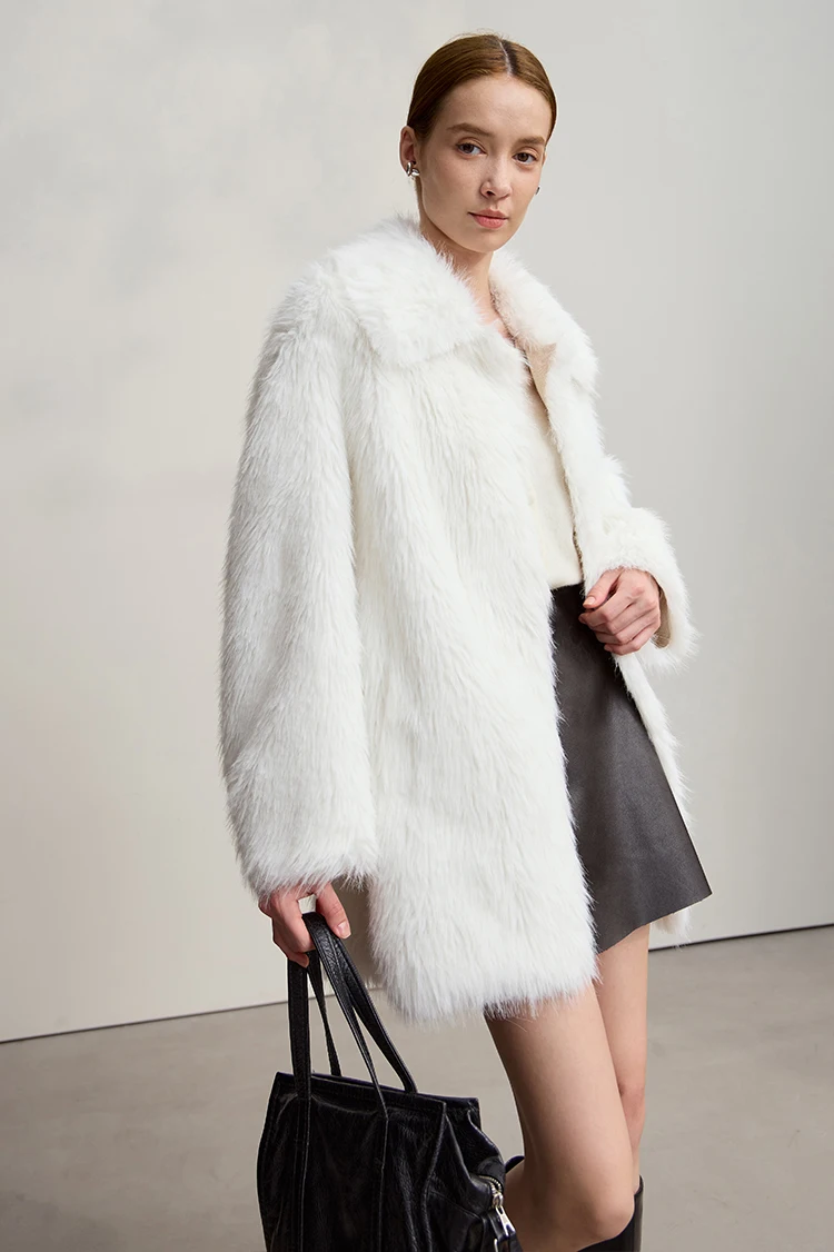 AMII Winter Fur Coat 2025 Autumn New Turn-Down Collar Versatile Coat Woman Long Sleeves Loose Casual Women's Outerwear 12554008