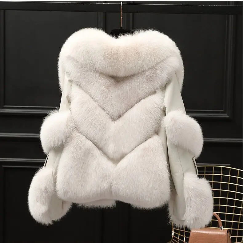 2026 Winter New Fashion Imitation Fox Fur Short Young Coat Fashion Temperament Motorcycle style fur Coats Warm Female Parkas