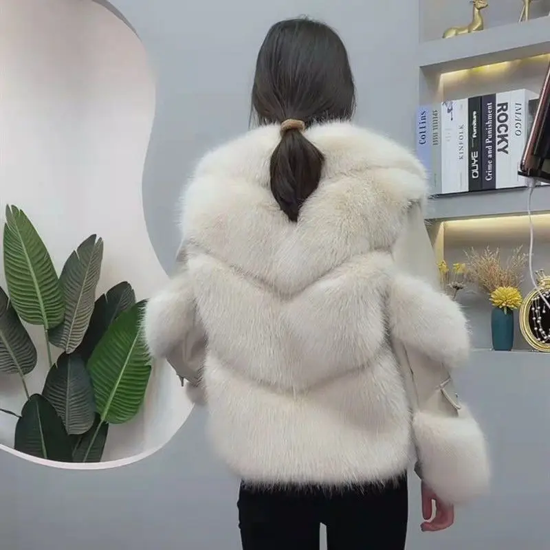 2026 Winter New Fashion Imitation Fox Fur Short Young Coat Fashion Temperament Motorcycle style fur Coats Warm Female Parkas