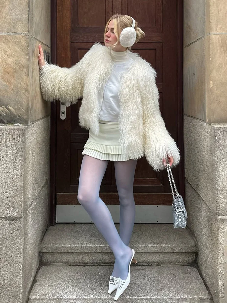 TARUXY Fashion Luxury Cropped Faux Fur Coat Women's Winter 2025 Ins Hot Fluffy Short Faux Fur Jacket Street Style Warm Outwear