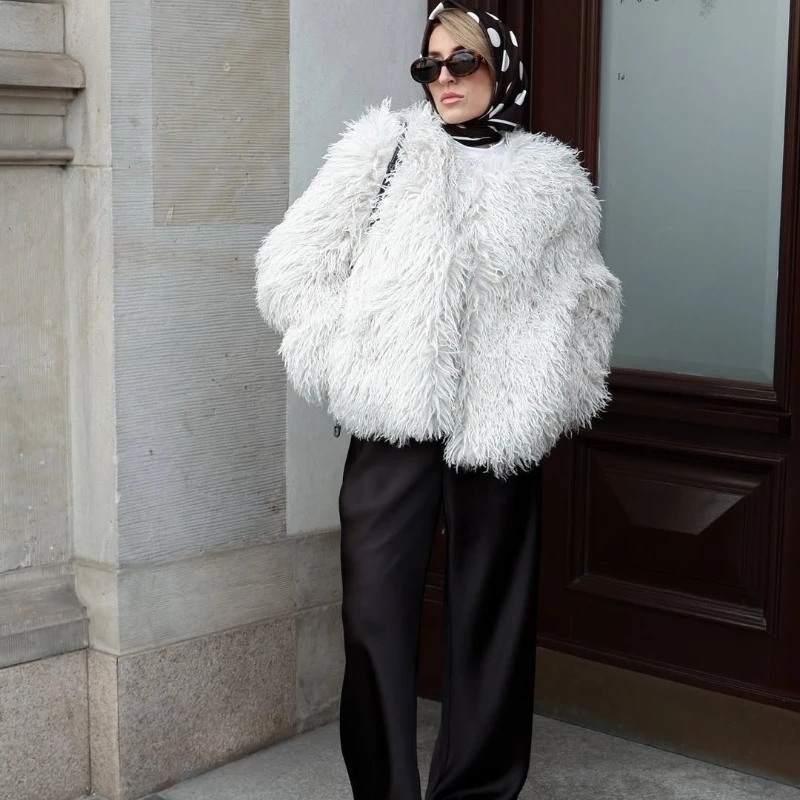TARUXY Fashion Luxury Cropped Faux Fur Coat Women's Winter 2025 Ins Hot Fluffy Short Faux Fur Jacket Street Style Warm Outwear