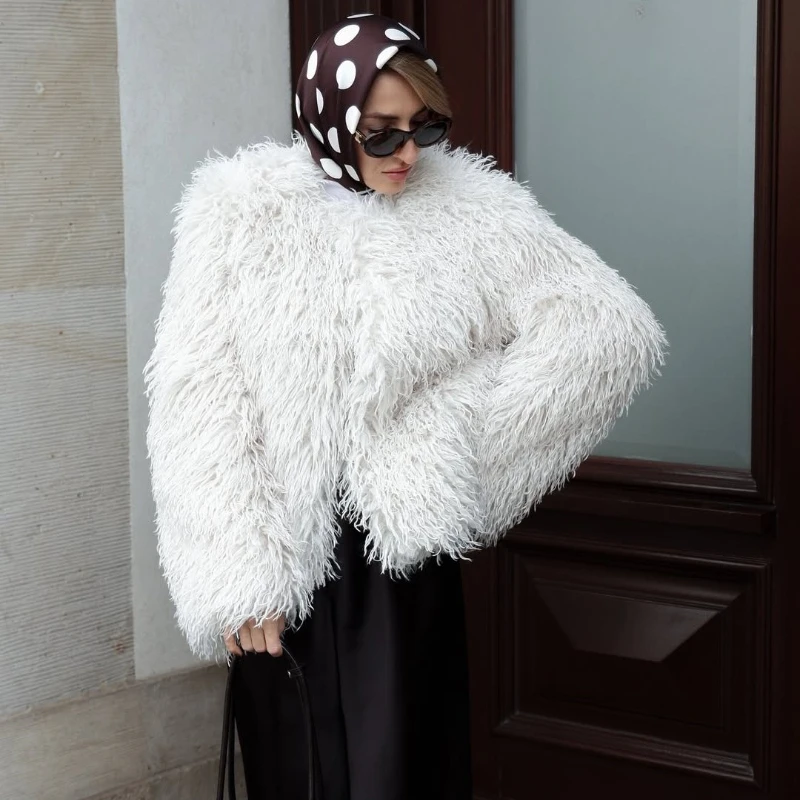 TARUXY Fashion Luxury Cropped Faux Fur Coat Women's Winter 2025 Ins Hot Fluffy Short Faux Fur Jacket Street Style Warm Outwear