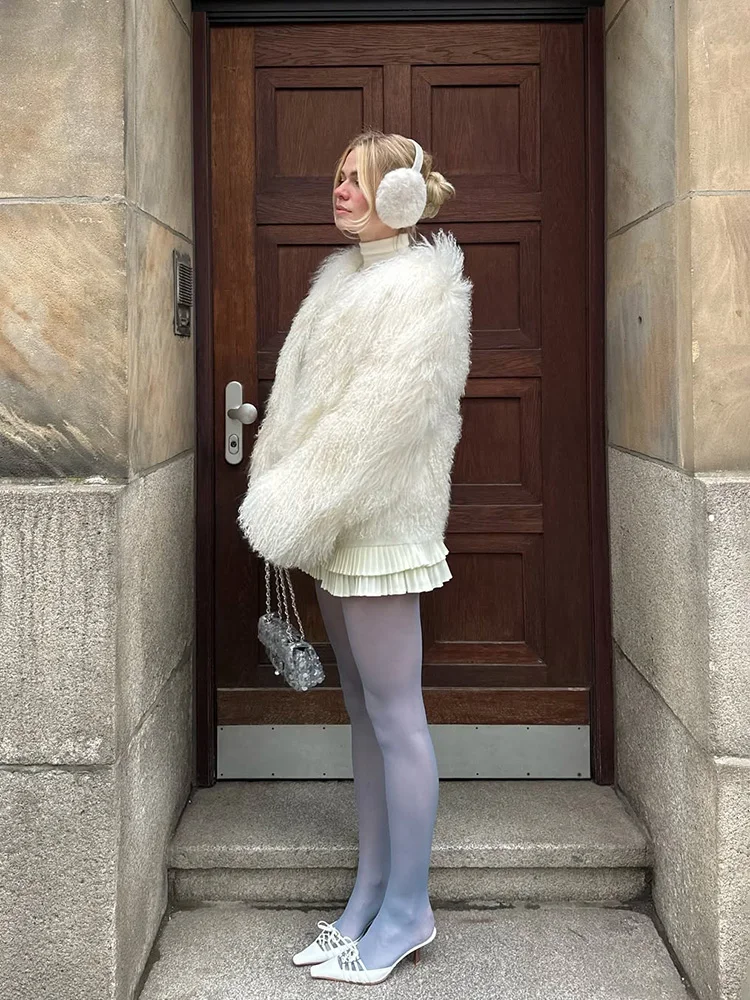 TARUXY Fashion Luxury Cropped Faux Fur Coat Women's Winter 2025 Ins Hot Fluffy Short Faux Fur Jacket Street Style Warm Outwear