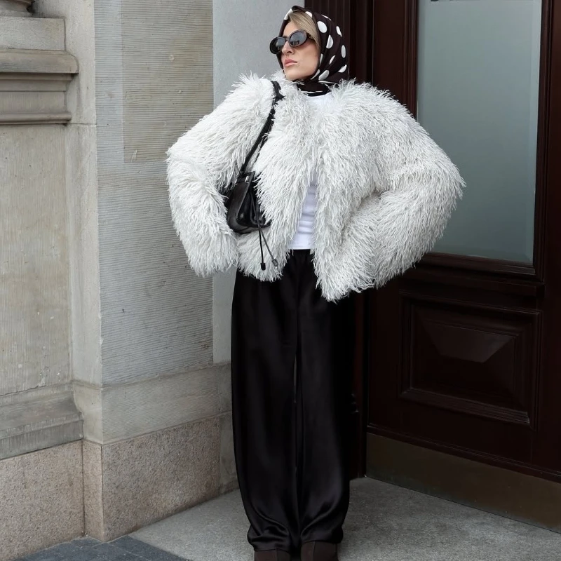 TARUXY Fashion Luxury Cropped Faux Fur Coat Women's Winter 2025 Ins Hot Fluffy Short Faux Fur Jacket Street Style Warm Outwear