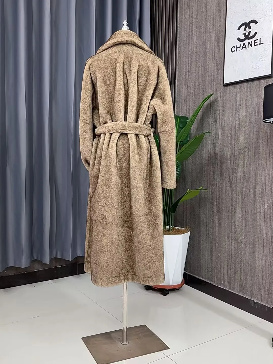Tuularose Faux Fur Long Coat Women's Lace-up Thickened Long Fur Coat Jacket 2025 Winter Fluffy Plush Warm Lapel Vintage Outwear