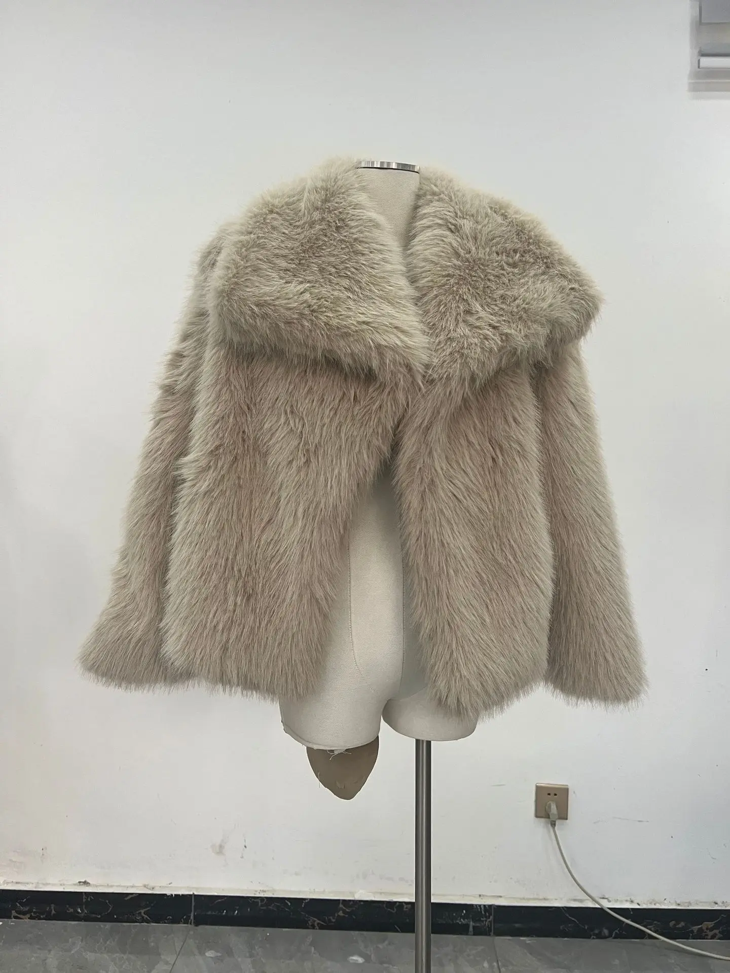 European American Winter New Fashion Women's Elegant Casual Trendy Simple Basic Faux Fur Cardigans Female Clothes Coats Tops