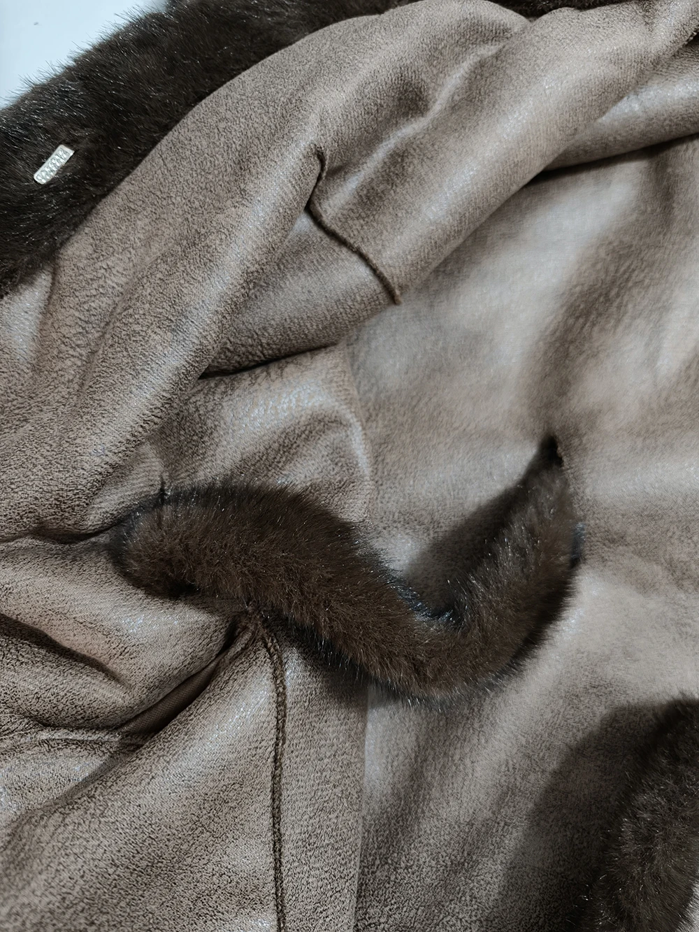 HKSH 2025 Winter New Women's Faux Fur Coat Hooded Batwing Sleeve Sashes Fashion Elegant Luxury High-end Tide Warm Jacket HK16165