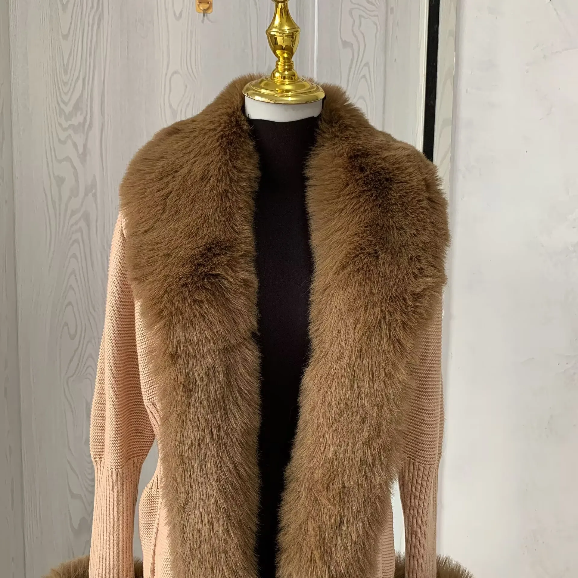Women Faux Fur Knitted Cardigan with Fox Whole Fur Collar Autumn-Winter Luxury Faux Fox Fur Cardigan Fashion Sexy Artificial Fur