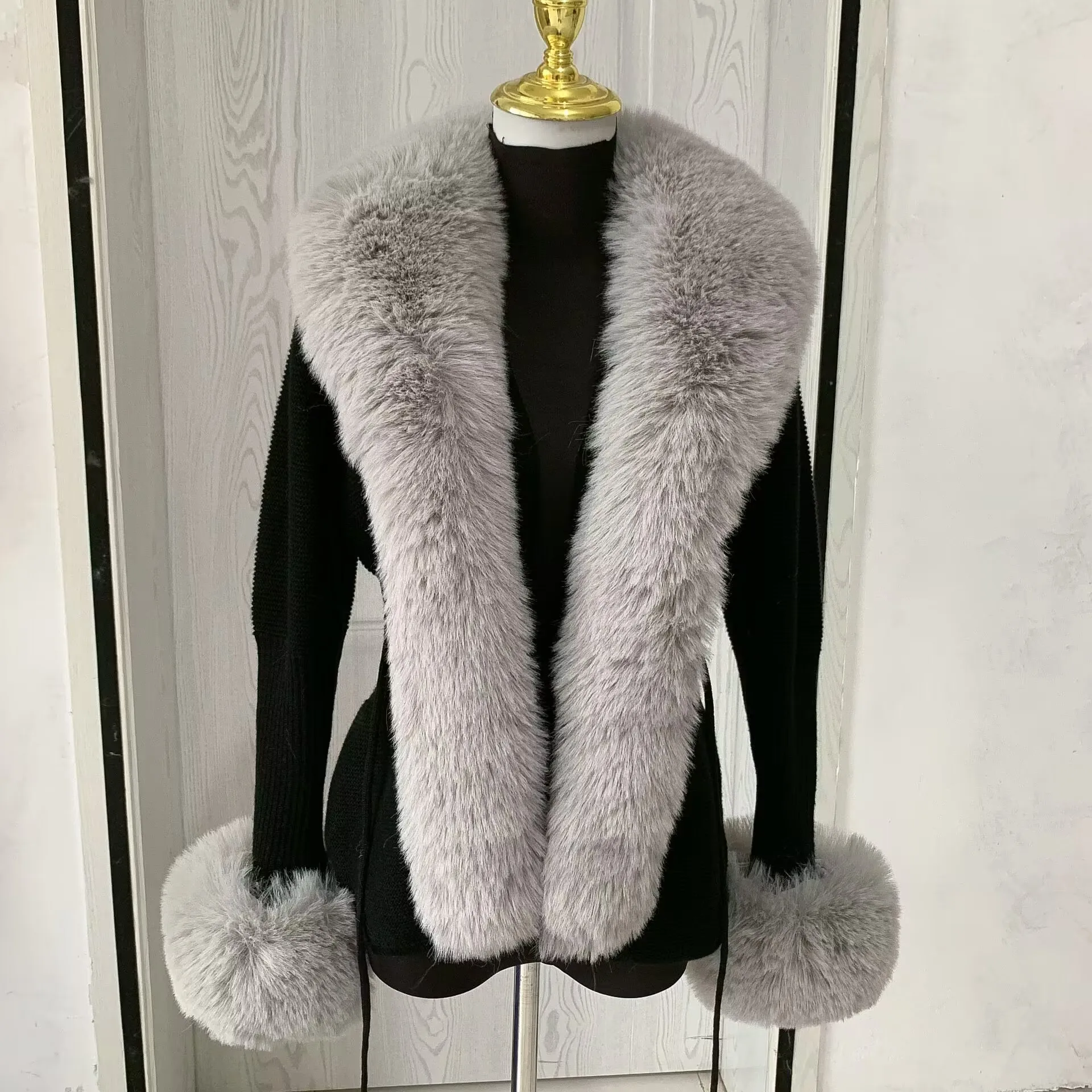 Women Faux Fur Knitted Cardigan with Fox Whole Fur Collar Autumn-Winter Luxury Faux Fox Fur Cardigan Fashion Sexy Artificial Fur