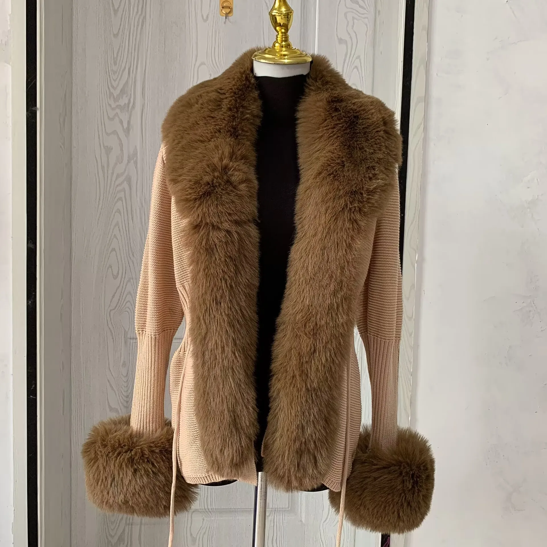 Women Faux Fur Knitted Cardigan with Fox Whole Fur Collar Autumn-Winter Luxury Faux Fox Fur Cardigan Fashion Sexy Artificial Fur