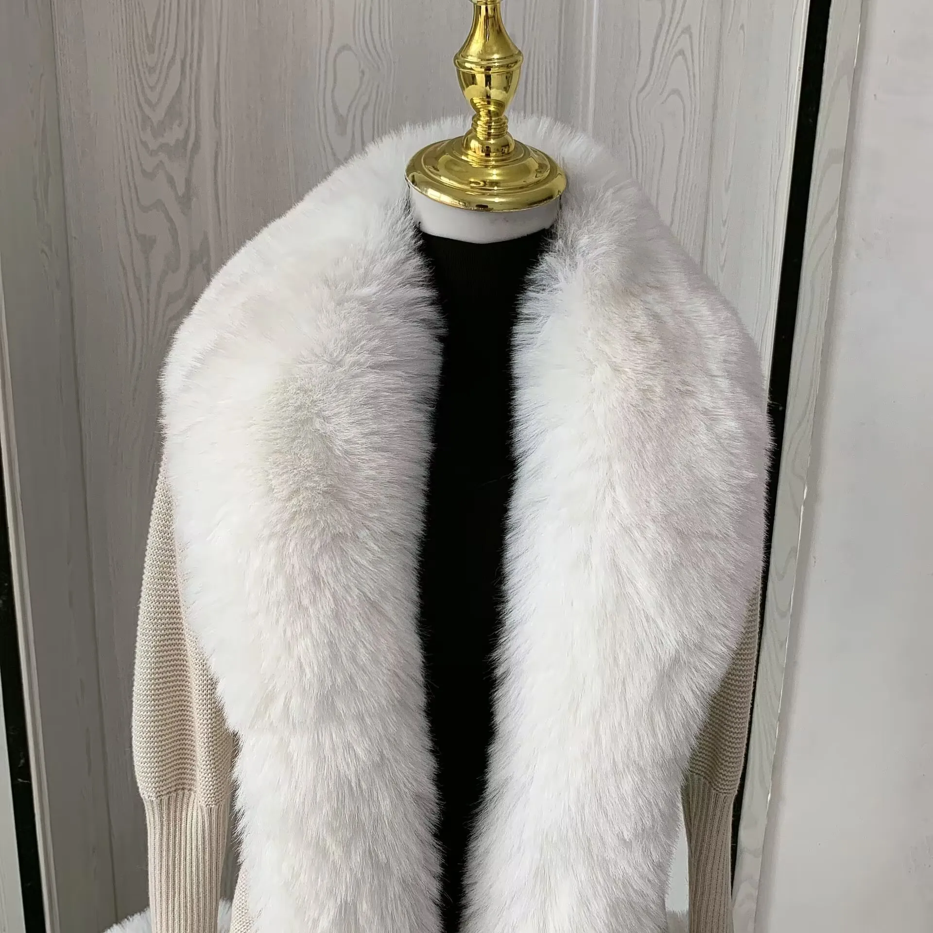 Women Faux Fur Knitted Cardigan with Fox Whole Fur Collar Autumn-Winter Luxury Faux Fox Fur Cardigan Fashion Sexy Artificial Fur