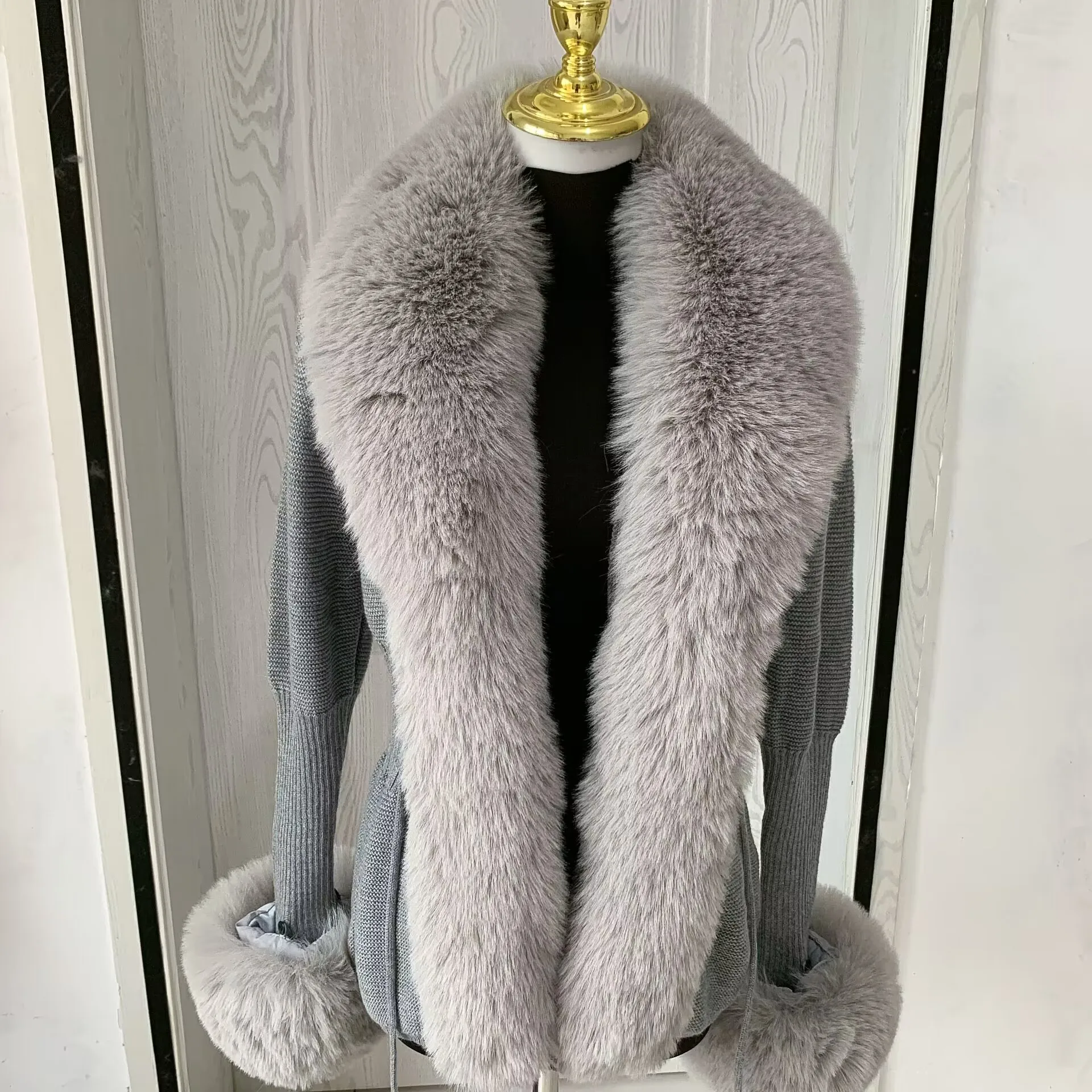 Women Faux Fur Knitted Cardigan with Fox Whole Fur Collar Autumn-Winter Luxury Faux Fox Fur Cardigan Fashion Sexy Artificial Fur