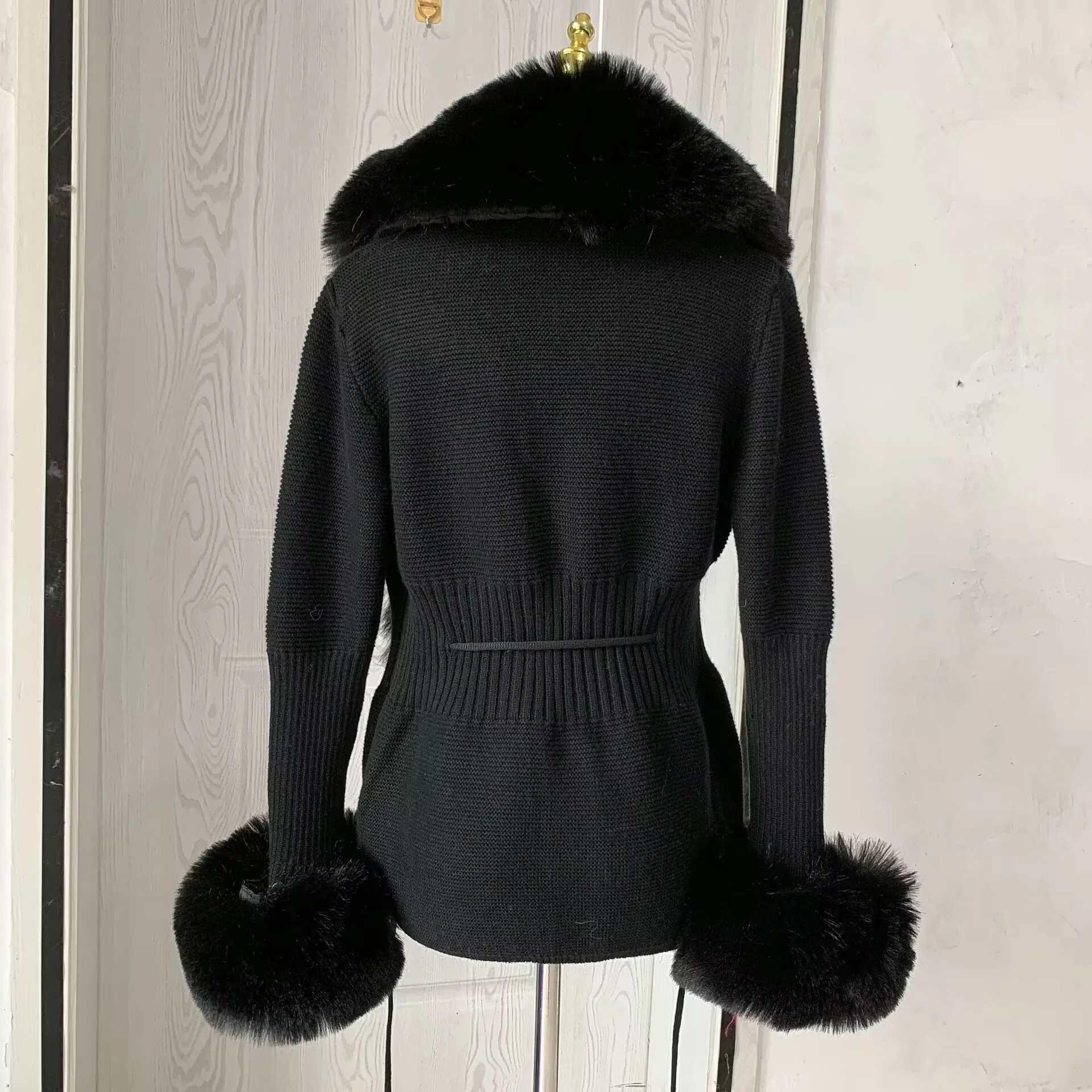 Women Faux Fur Knitted Cardigan with Fox Whole Fur Collar Autumn-Winter Luxury Faux Fox Fur Cardigan Fashion Sexy Artificial Fur