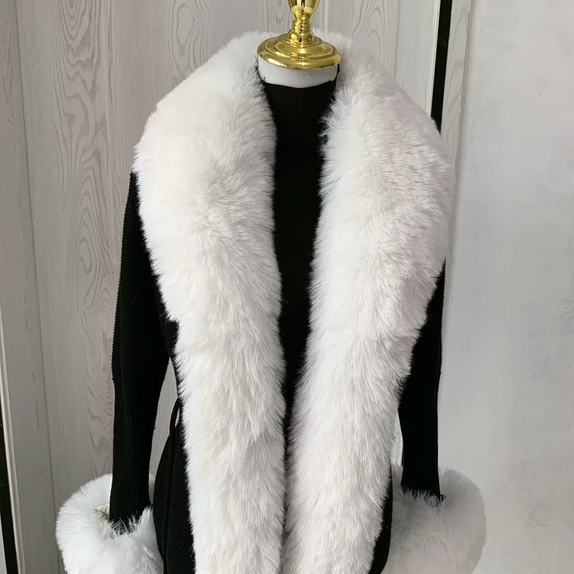 Women Faux Fur Knitted Cardigan with Fox Whole Fur Collar Autumn-Winter Luxury Faux Fox Fur Cardigan Fashion Sexy Artificial Fur