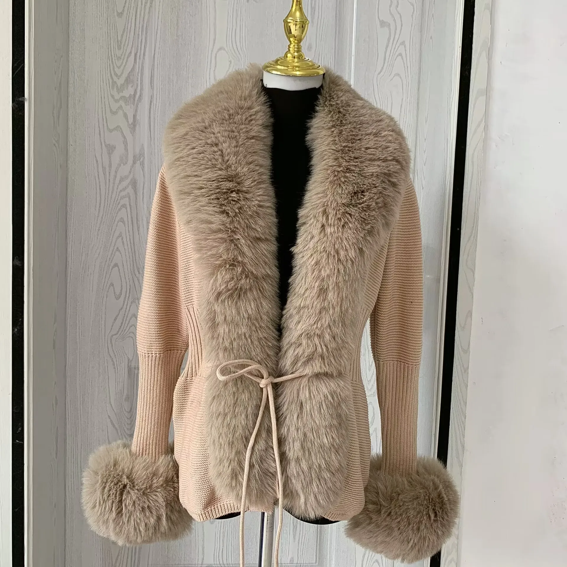 Women Faux Fur Knitted Cardigan with Fox Whole Fur Collar Autumn-Winter Luxury Faux Fox Fur Cardigan Fashion Sexy Artificial Fur