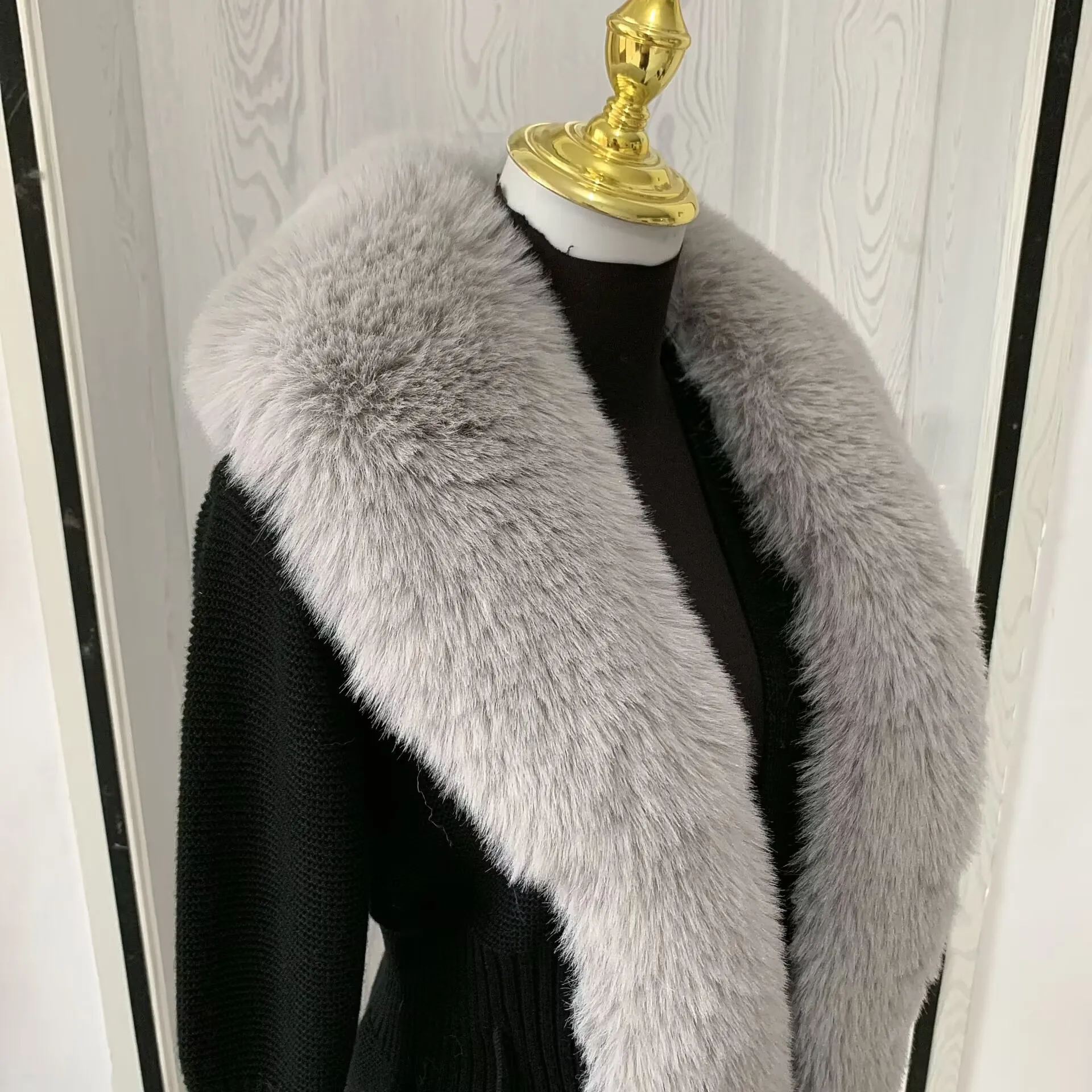 Women Faux Fur Knitted Cardigan with Fox Whole Fur Collar Autumn-Winter Luxury Faux Fox Fur Cardigan Fashion Sexy Artificial Fur