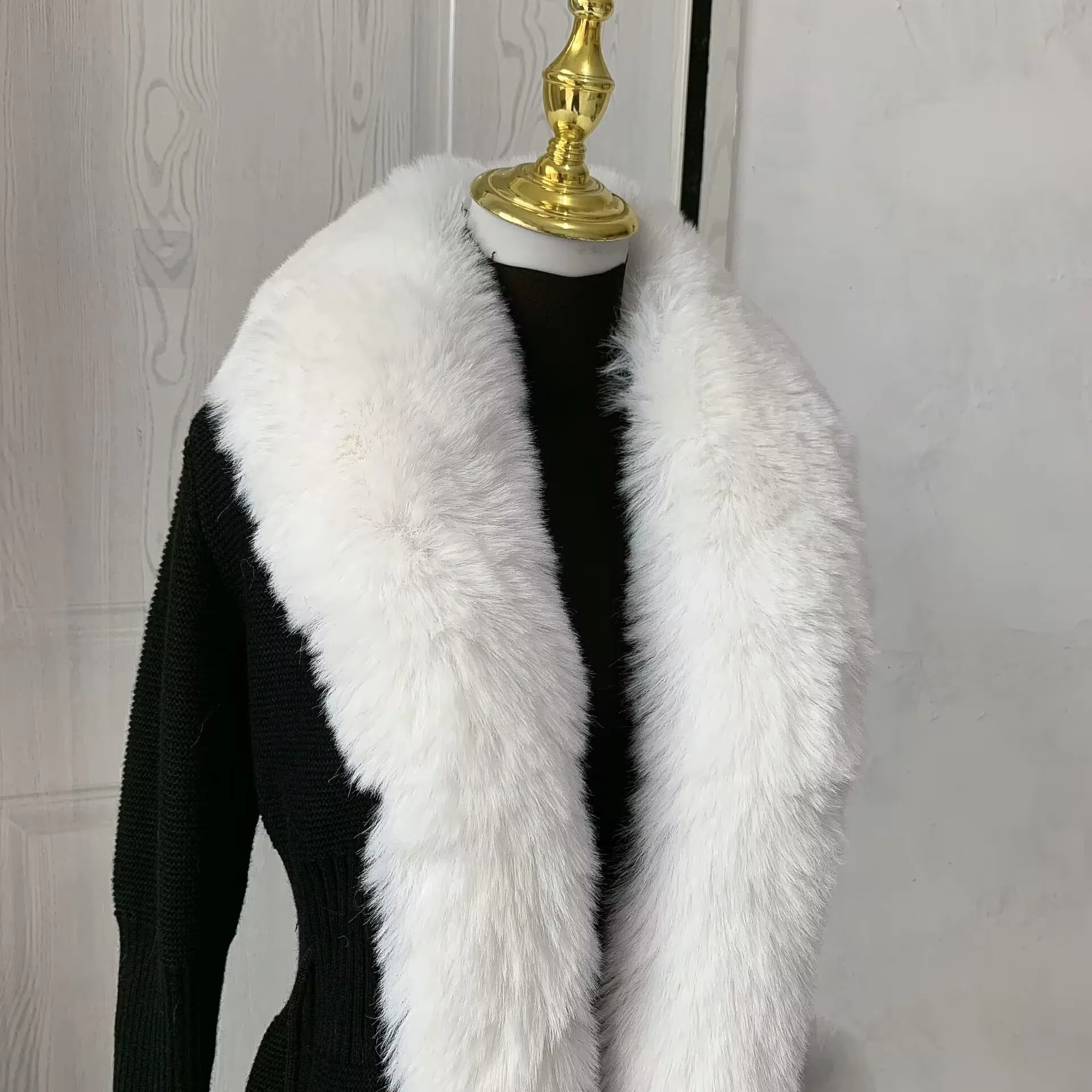 Women Faux Fur Knitted Cardigan with Fox Whole Fur Collar Autumn-Winter Luxury Faux Fox Fur Cardigan Fashion Sexy Artificial Fur