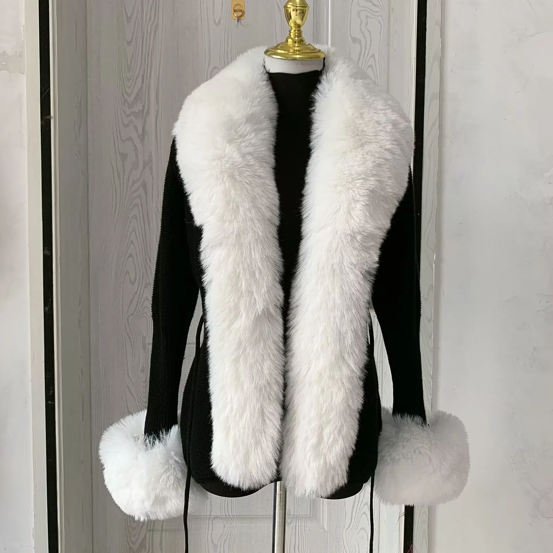 Women Faux Fur Knitted Cardigan with Fox Whole Fur Collar Autumn-Winter Luxury Faux Fox Fur Cardigan Fashion Sexy Artificial Fur