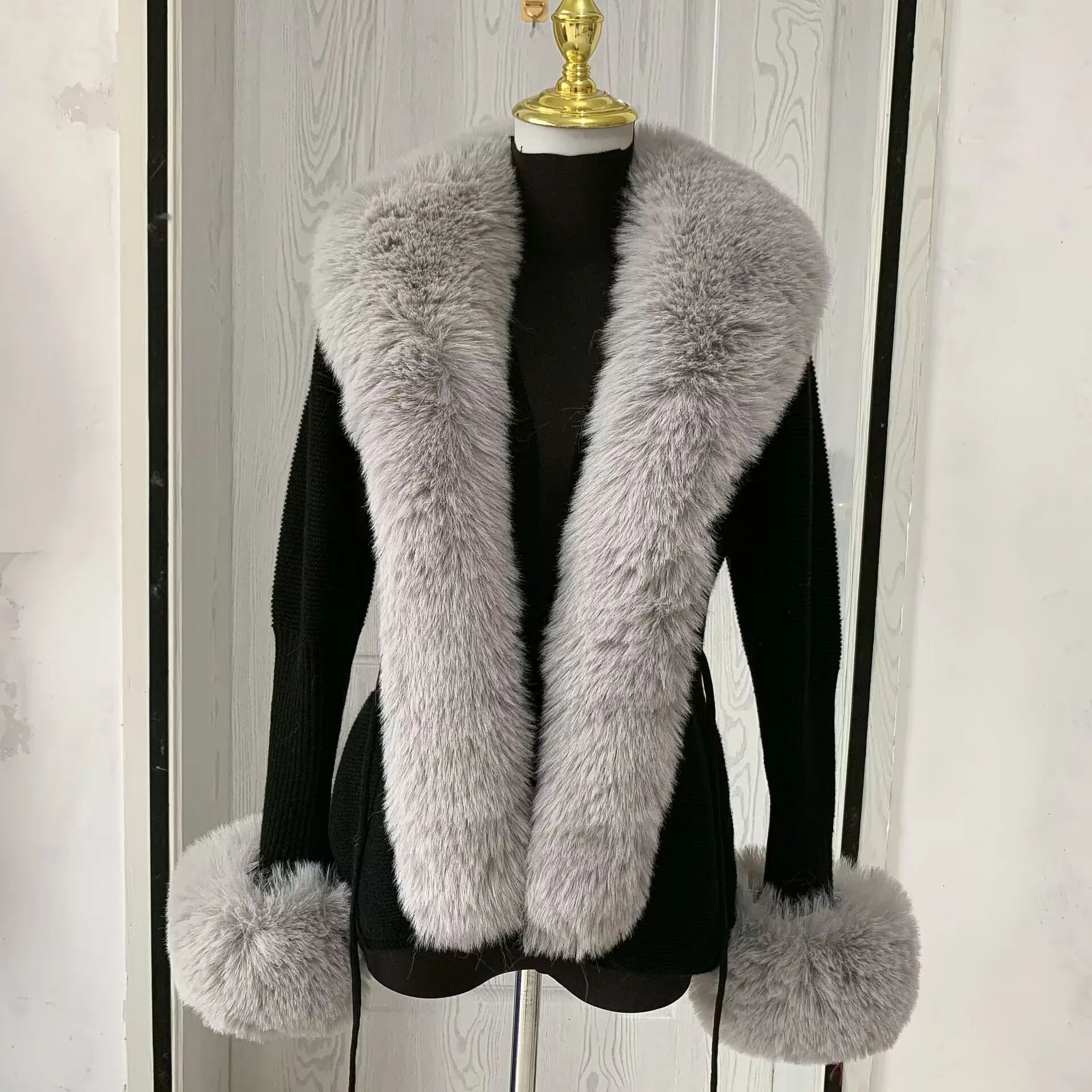 Women Faux Fur Knitted Cardigan with Fox Whole Fur Collar Autumn-Winter Luxury Faux Fox Fur Cardigan Fashion Sexy Artificial Fur