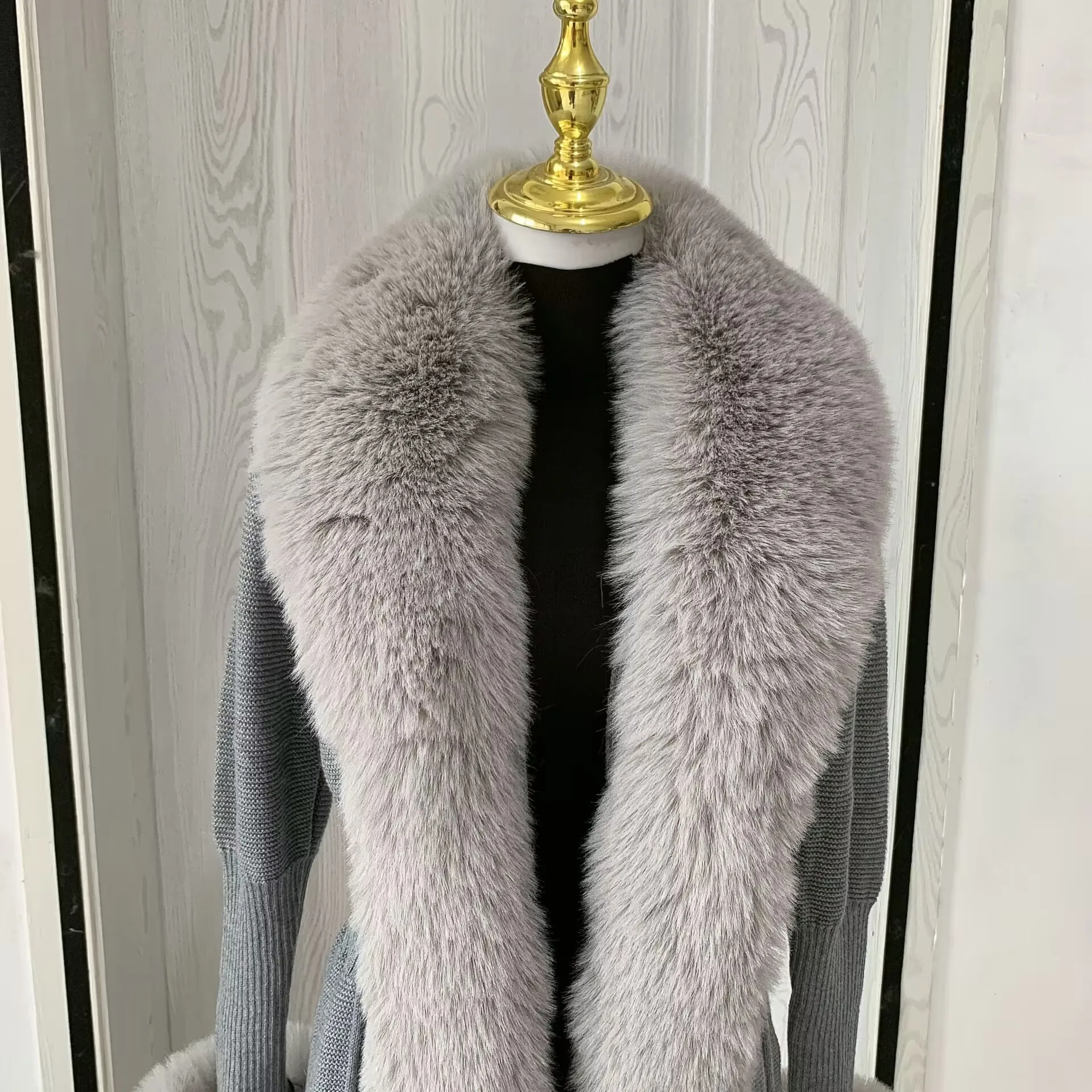Women Faux Fur Knitted Cardigan with Fox Whole Fur Collar Autumn-Winter Luxury Faux Fox Fur Cardigan Fashion Sexy Artificial Fur