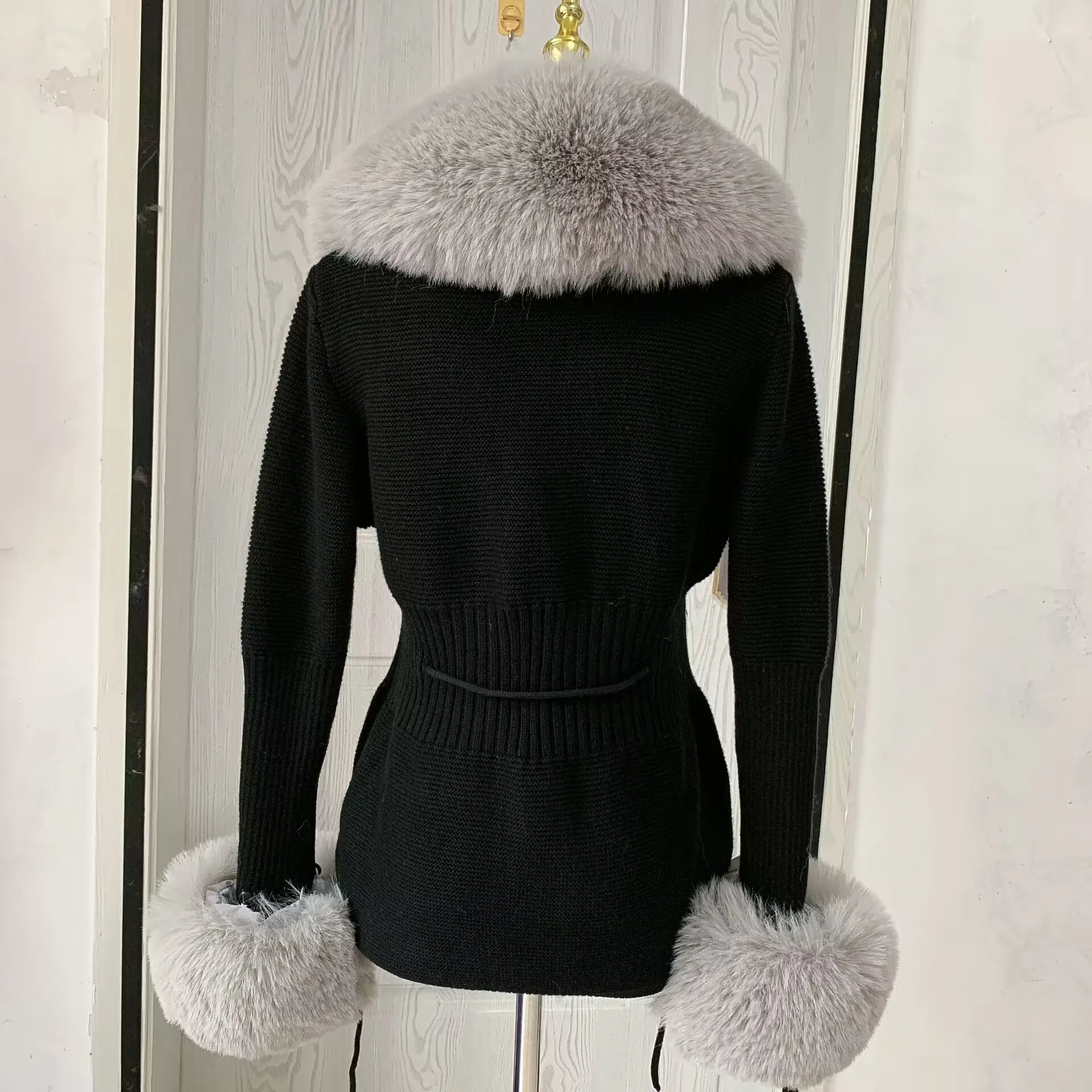 Women Faux Fur Knitted Cardigan with Fox Whole Fur Collar Autumn-Winter Luxury Faux Fox Fur Cardigan Fashion Sexy Artificial Fur