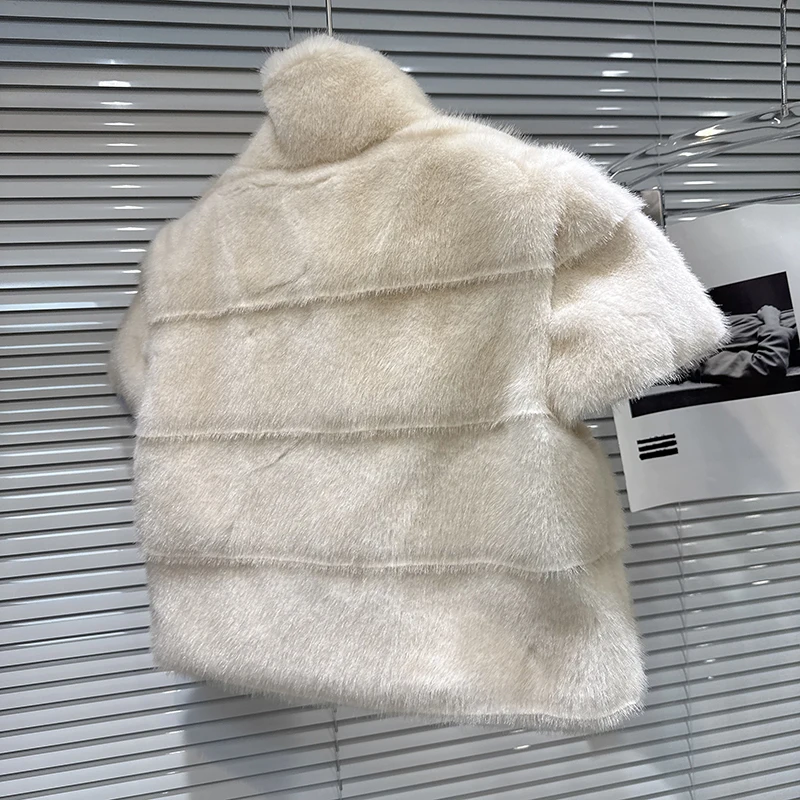 DEAT 2025 Winter New Fashion Faux Fur Short Sleeve Jacket For Women Soft Stand Collars Zipper Versatile Coat Female 11A08005
