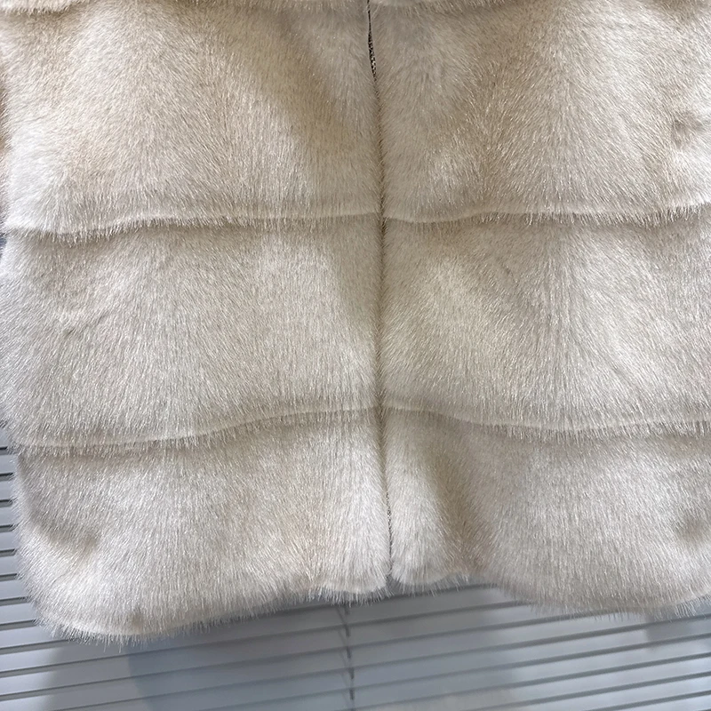 DEAT 2025 Winter New Fashion Faux Fur Short Sleeve Jacket For Women Soft Stand Collars Zipper Versatile Coat Female 11A08005