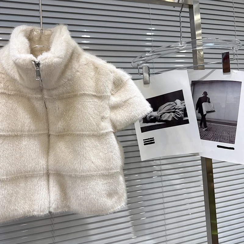 DEAT 2025 Winter New Fashion Faux Fur Short Sleeve Jacket For Women Soft Stand Collars Zipper Versatile Coat Female 11A08005