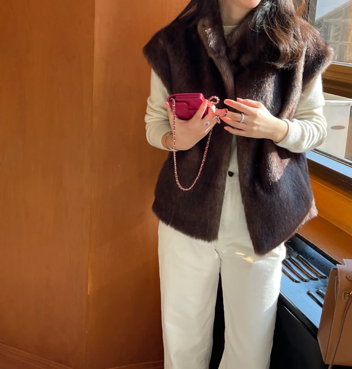 Luxury Faux Fur Vest Korean Fashion Women Winter Fall Design Solid Color High Quality Women Faux Fur Coats Sleeveless