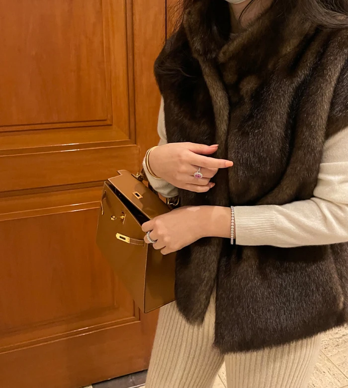 Luxury Faux Fur Vest Korean Fashion Women Winter Fall Design Solid Color High Quality Women Faux Fur Coats Sleeveless