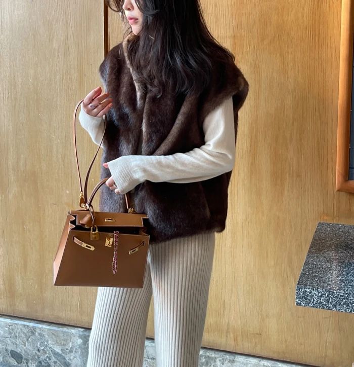 Luxury Faux Fur Vest Korean Fashion Women Winter Fall Design Solid Color High Quality Women Faux Fur Coats Sleeveless